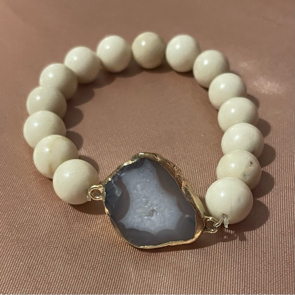Big Beaded Bracelet with White Wood Beads & a Grey Crystal with Gold Trim! - Picture 2 of 3